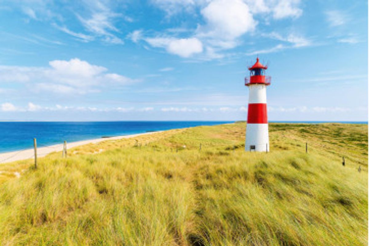 Fototapet - Lighthouse On The Beach