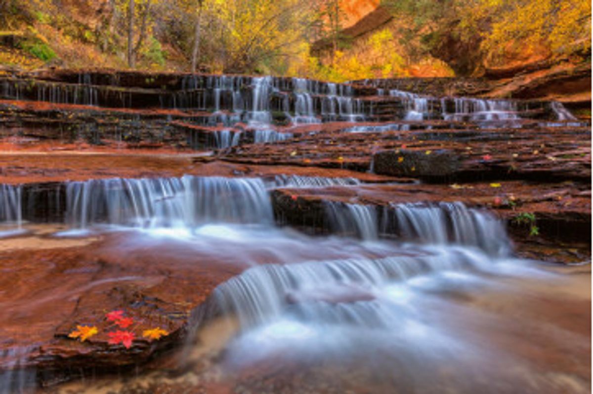 Fototapet - Red Waterfalls