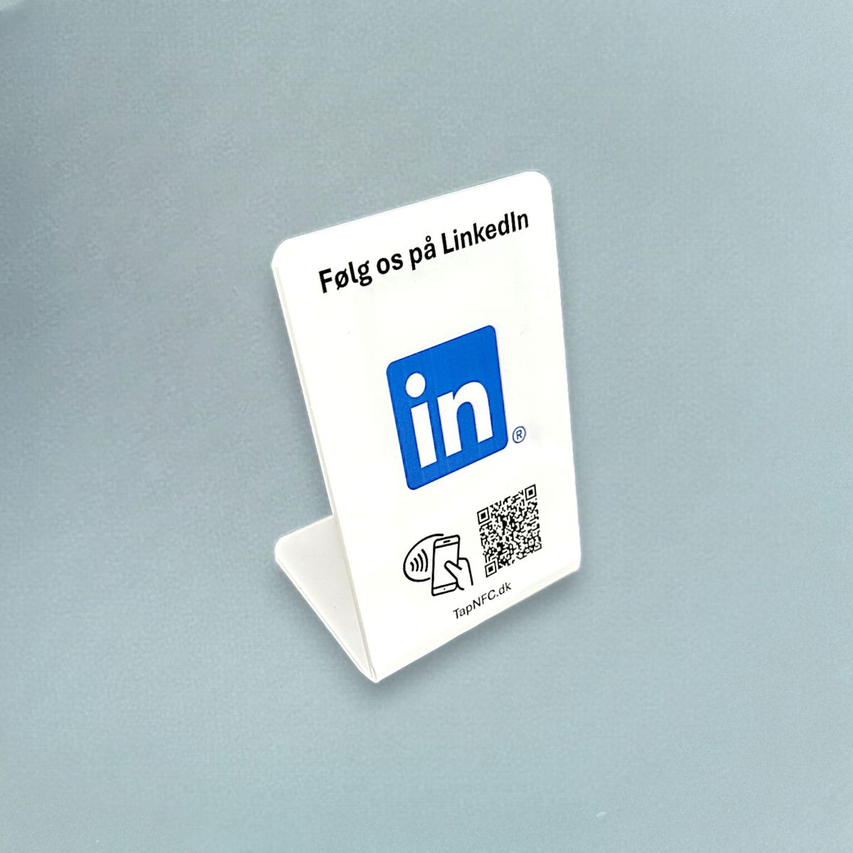 Følg os på LinkedIn bordstander