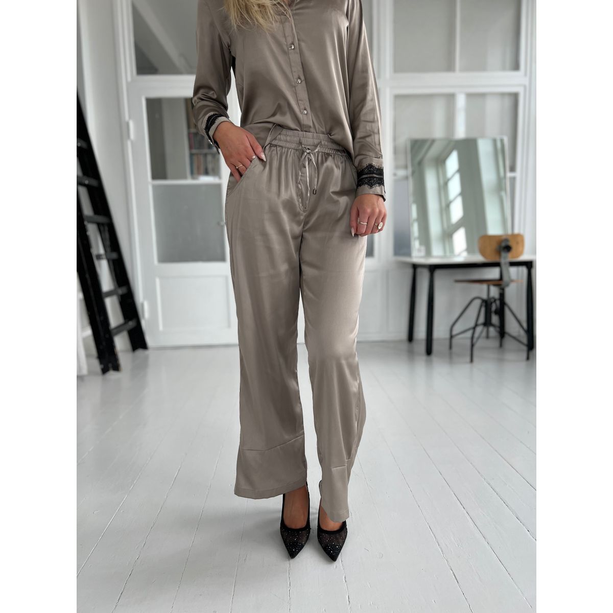 Gaspar Honolulu grey satin pants