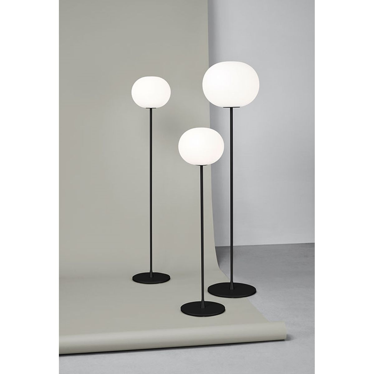 Glo-Ball F2 standerlampe, sort