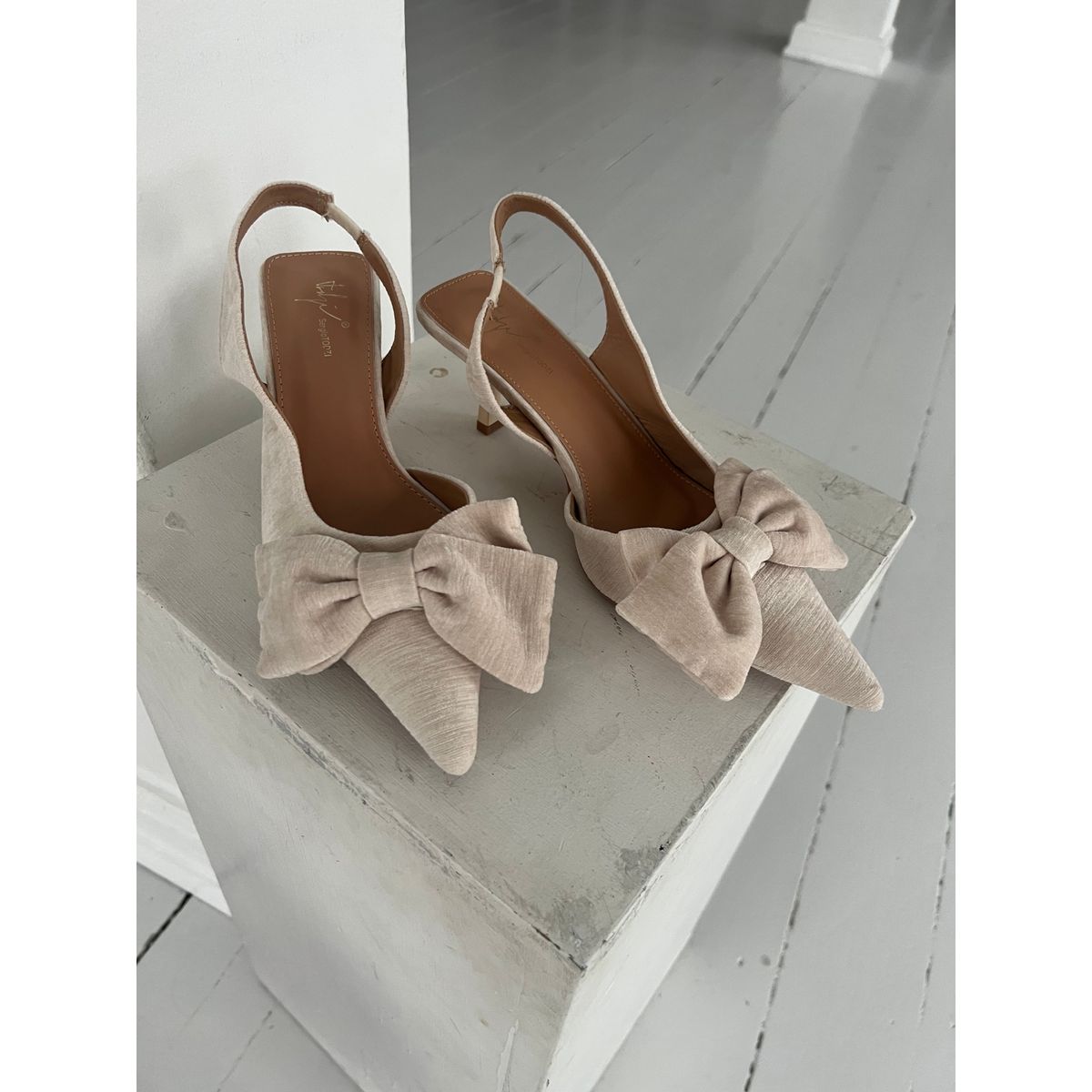 Gowin beige bow heel