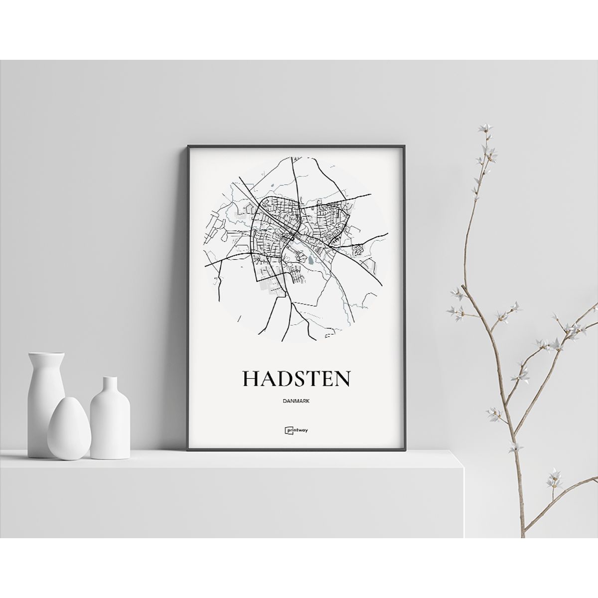 Hadsten Plakaten Rundt kort Hvid 60×84 cm (A1)