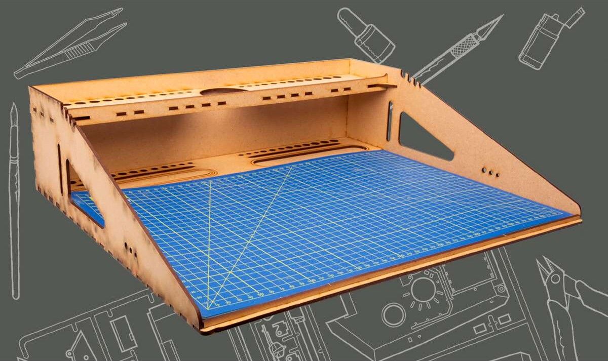 Italeri - Modelhobby Arbejdsstation - 46x39x12 Cm - 50833