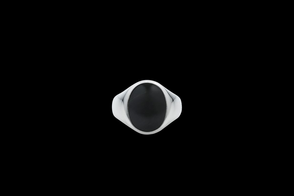 IX Oval Signet Ring Hawks Eye Silver