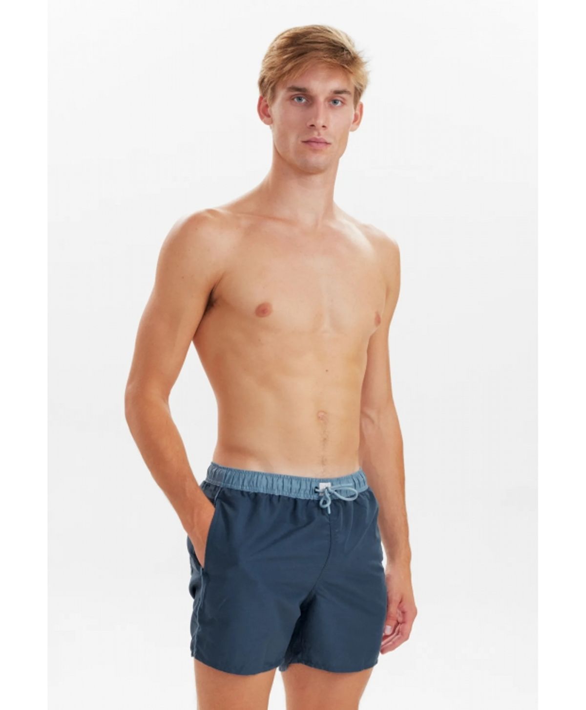 JBS badeshorts i genbrugt polyester i blå til herre