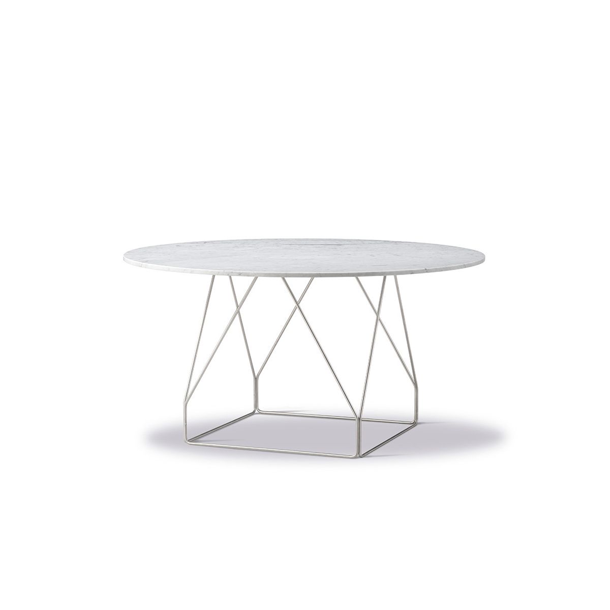 JG Table Ø140 cm fra Fredericia Furniture (Hvid Carrara marmor, Rustfrit børstet stål)