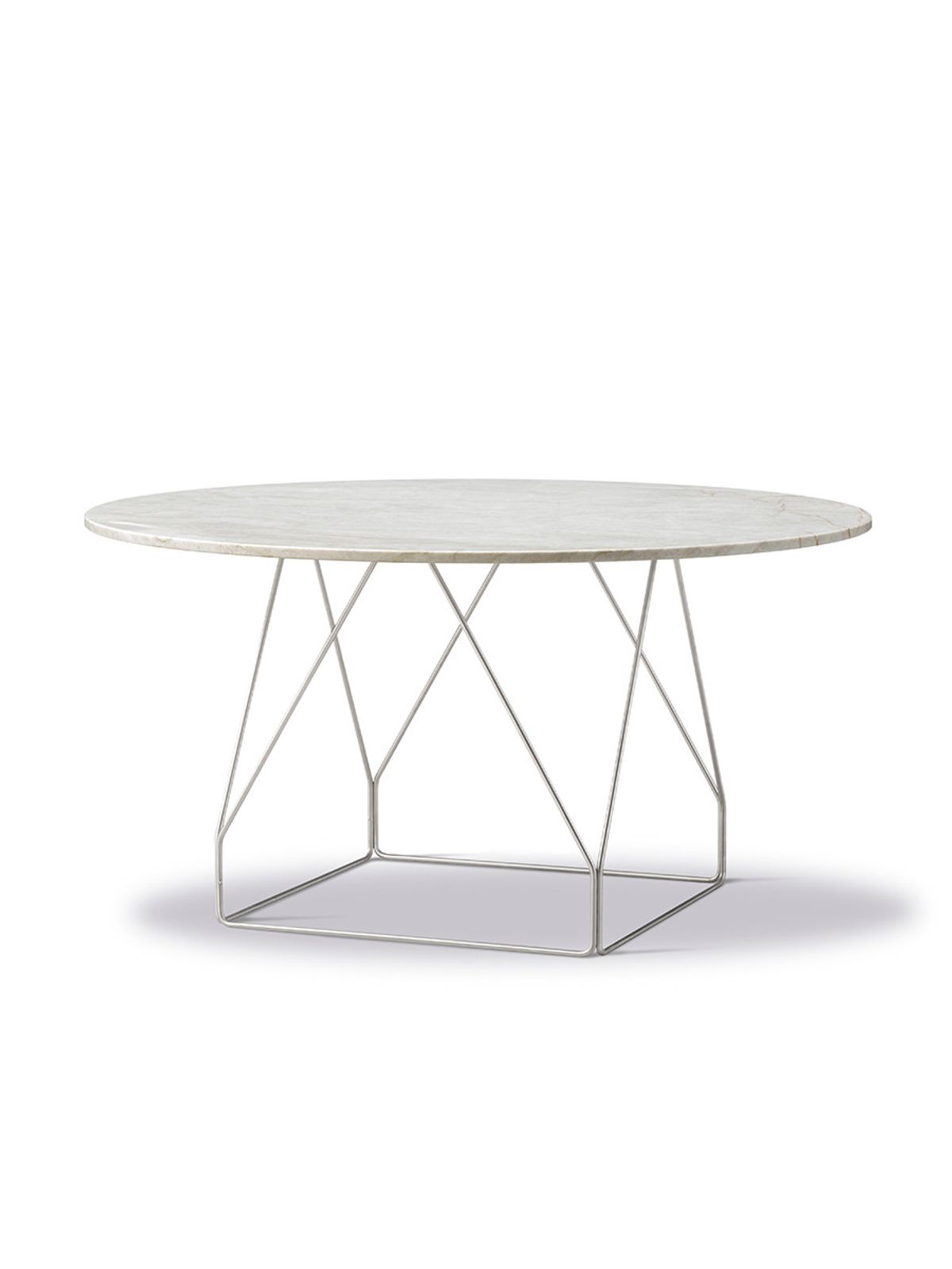 JG Table Ø140 cm fra Fredericia Furniture (Ivory kvarsit marmor, Sort stål)