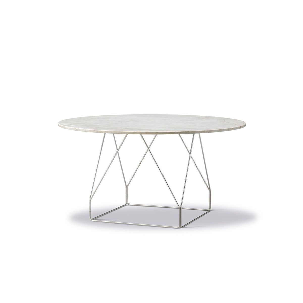 JG Table Ø140 cm fra Fredericia Furniture (Ivory kvarsit marmor, Sort stål)