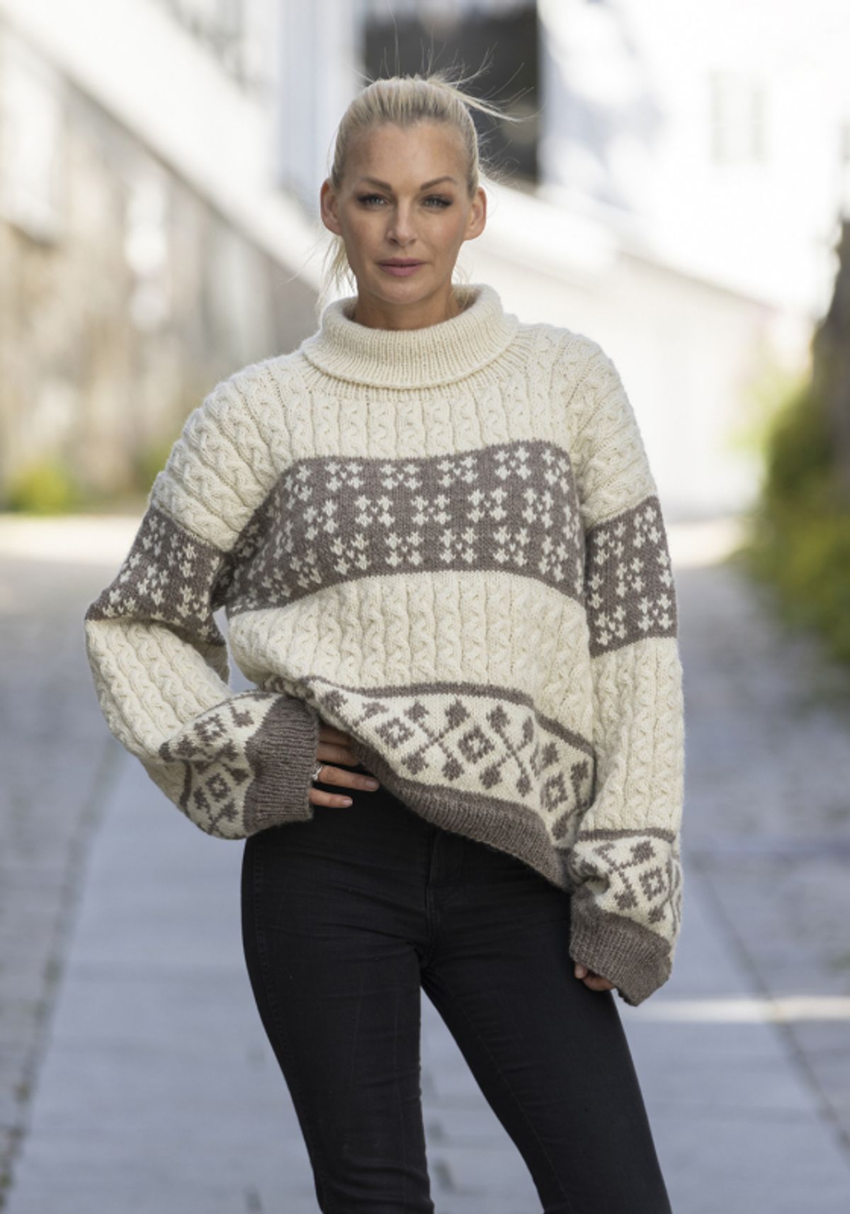 "Jinny" genser- Viking Design 2331-3 Kit - XS-XXL - Viking Wool, fra Viking