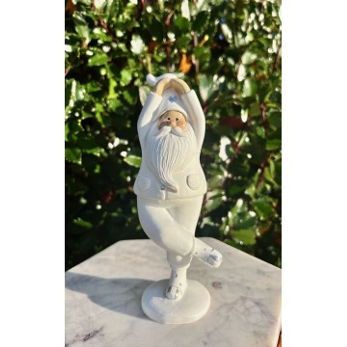 Julemand i yogastilling - hvid - Nisse - GodKarmaShop