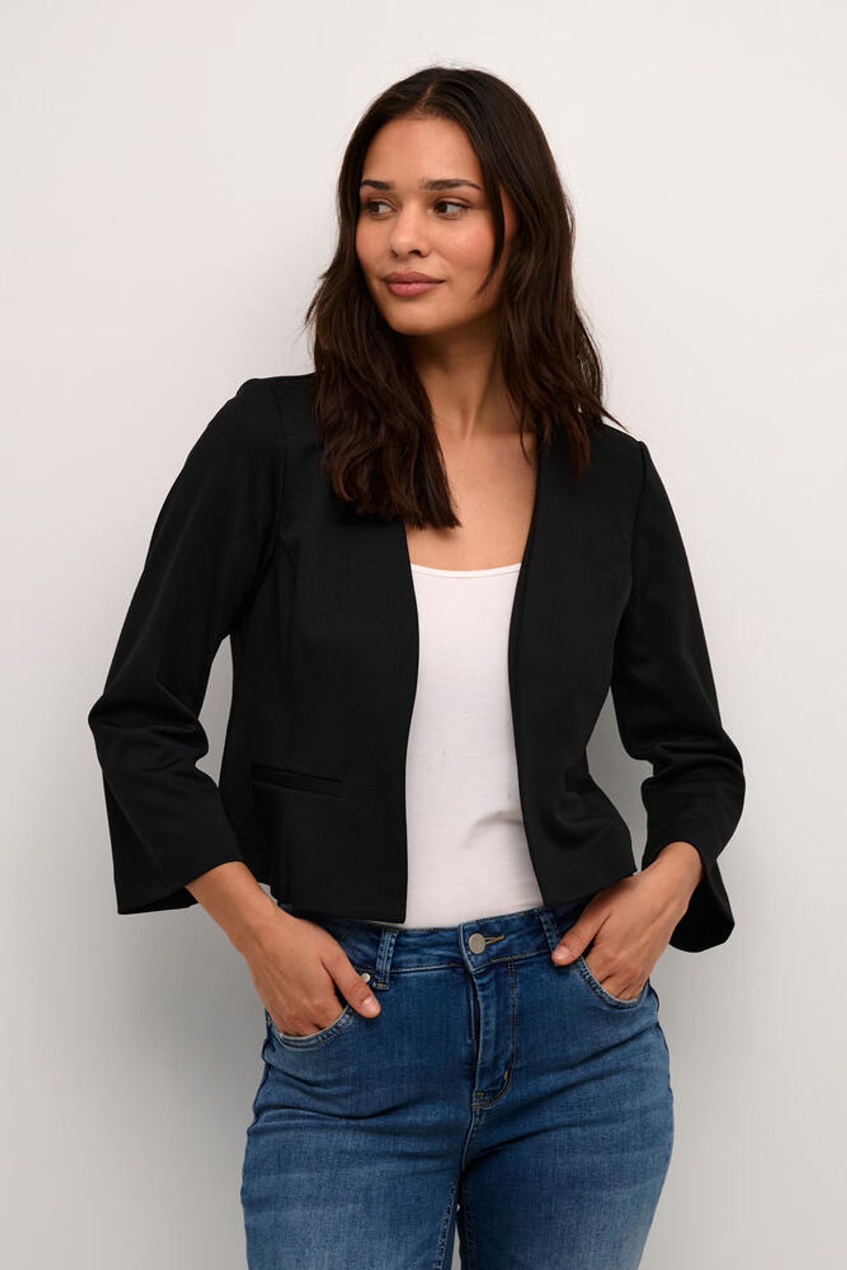 Kort Blazer - CUeloise - Sort - Culture