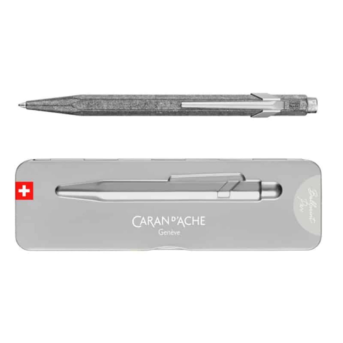 Kuglepen CARAN D'ACHE 849 Original, M, med etui, sølv.