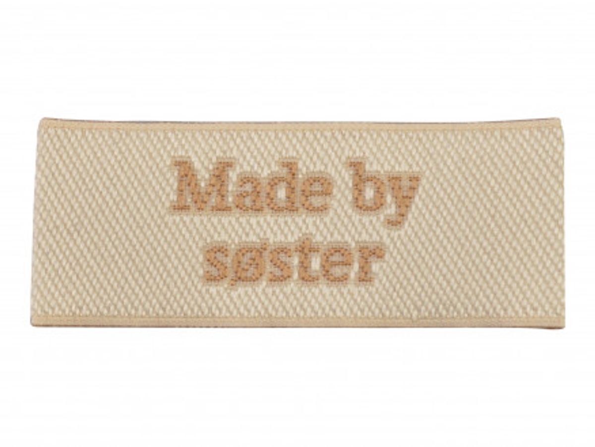 Label Made by Søster Sandfarve