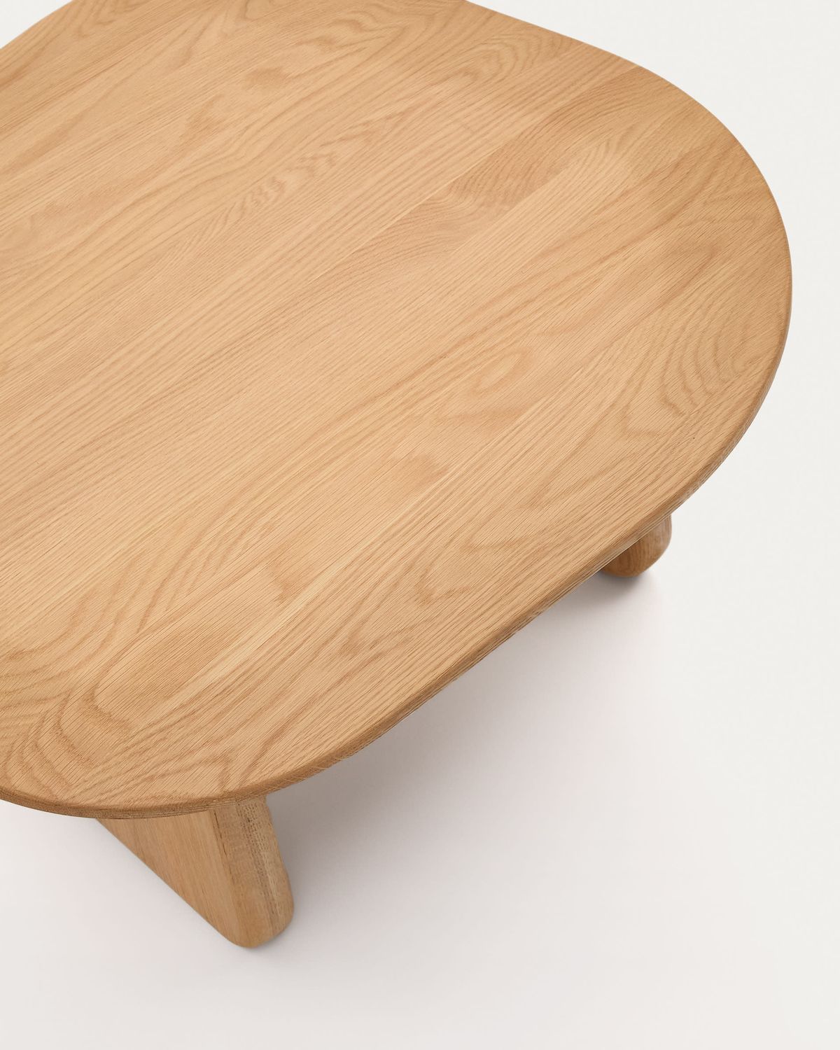 LAFORMA Pirita sidebord lavet af massivt egetræ i en naturlig finish, 70,6 x 70 cm FSC 100%.