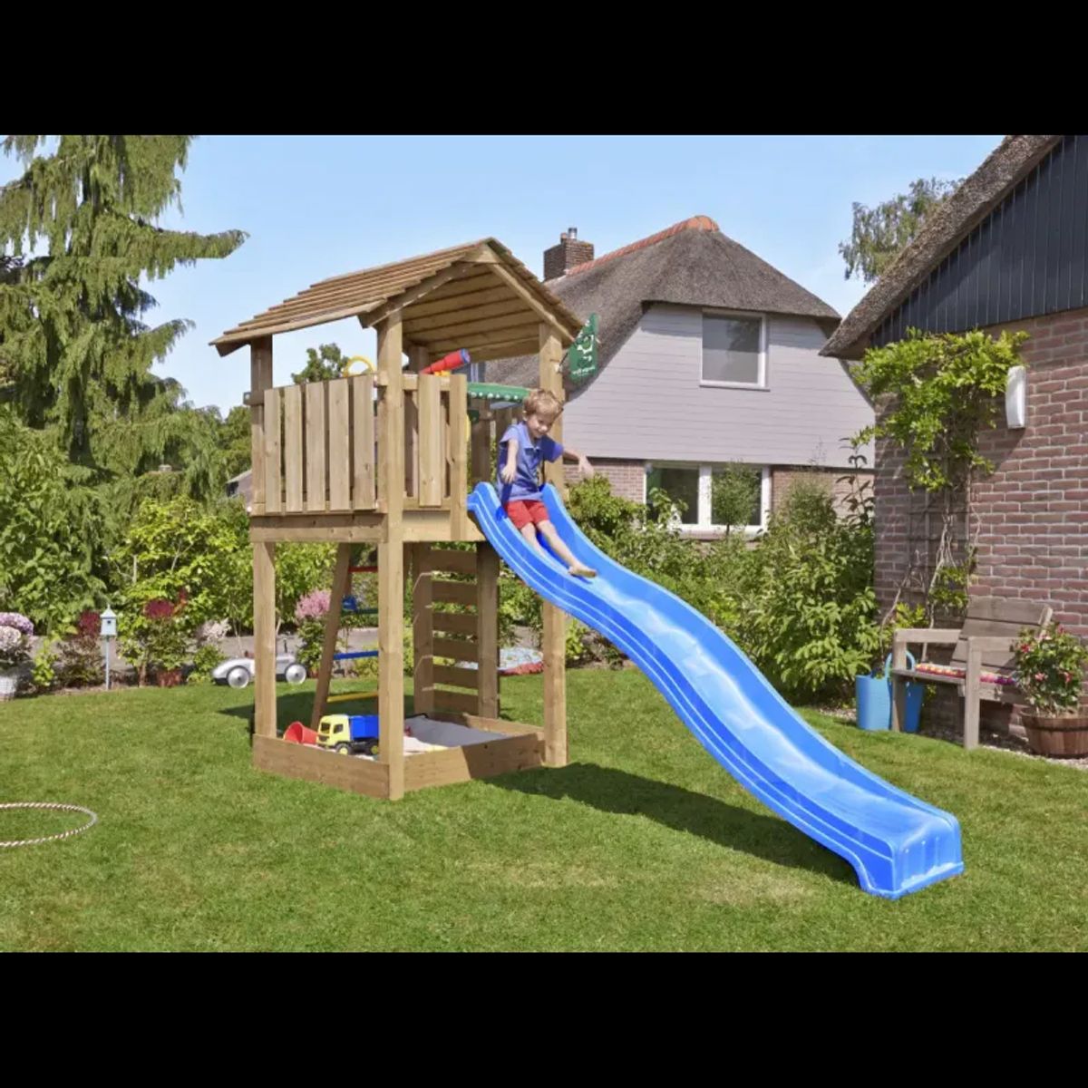 Legetårn komplet Jungle Gym Cottage 2.1 inkl. 120 kg sand og blå rutschebane