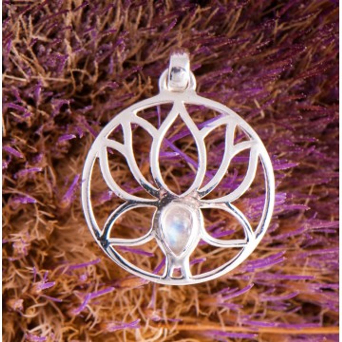 Lotus vedhæng med månesten - Spirituelle smykker - GodKarmaShop