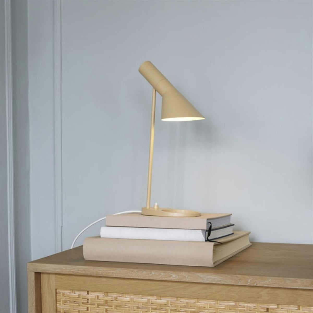 Louis Poulsen AJ Bordlampe Mini Dusty Blue