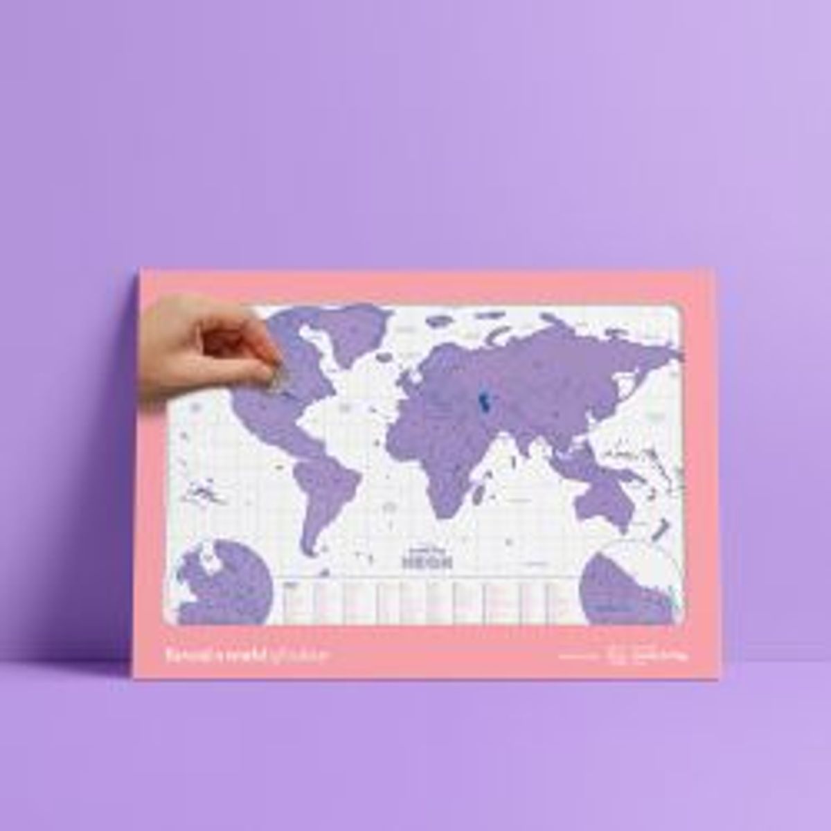 Luckies of London Scratch Map Neon Purple - Kort