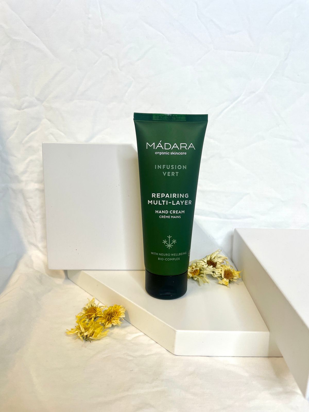 MADARA INFUSION VERT Repairing Multi-Layer Hand Cream