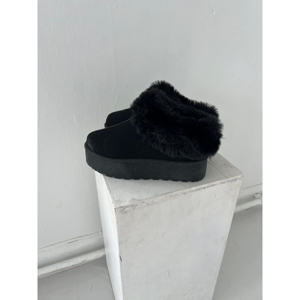 Marquiss black teddy shoe