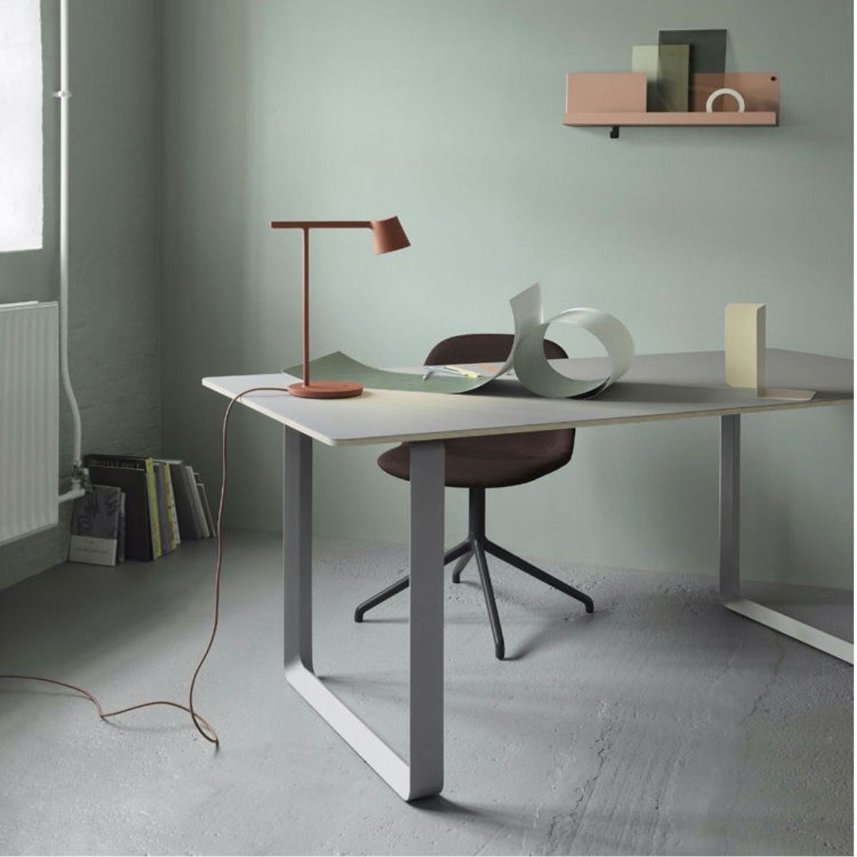 Muuto Tip Bordlampe Grey