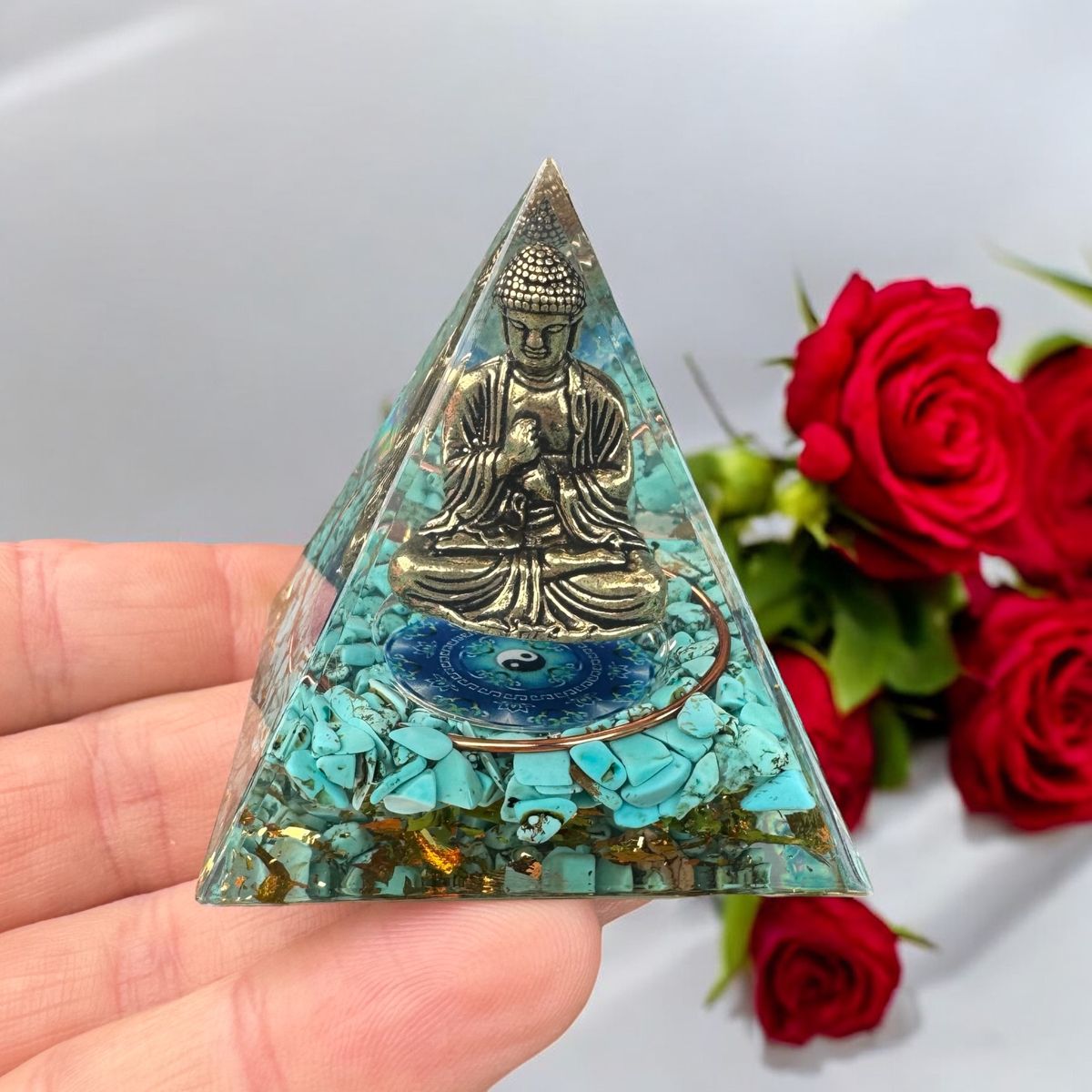 Orgone pyramide med tyrkenit og buddha