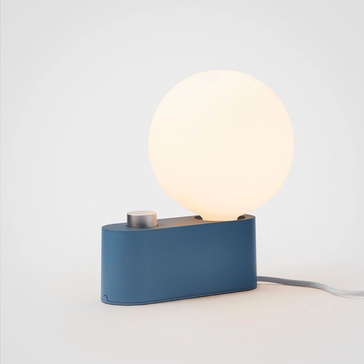 Outlet: RESTSALG - Tala Alumina Bordlampe E27 i Blå inkl. Sphere IV LED Pære Ra95 Dæmpbar