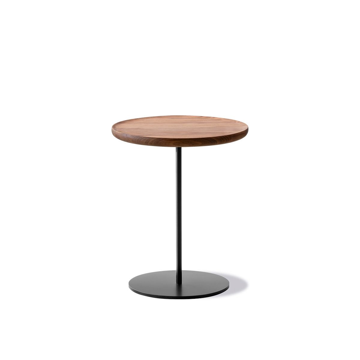 Pal Table Ø37,5 fra Fredericia Furniture (H: 38 cm, Sort lak, Rustfrit stål)