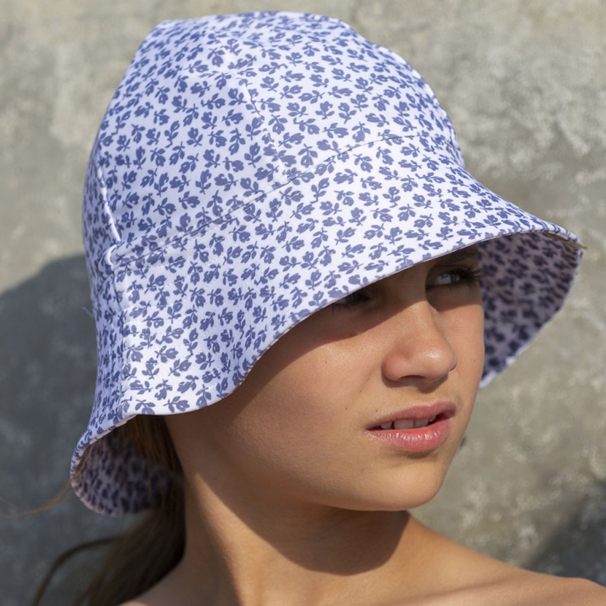 Petit Crabe Frey UV hat - Grey flowers