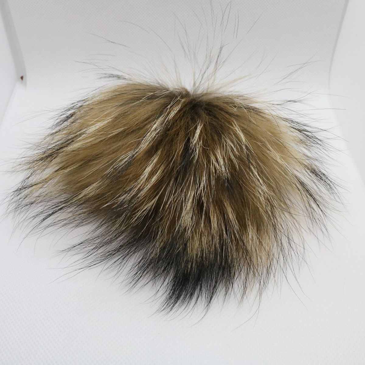 Pompon m tryklås, mårhund, 11-14 cm, lys brun