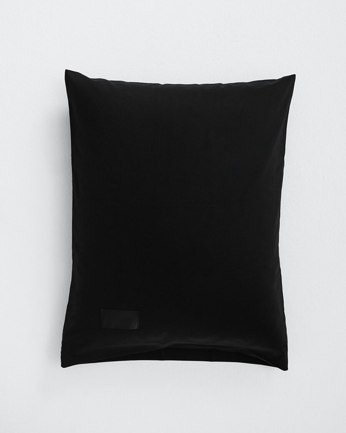 Pure Sateen Pillow Cover 50x70 cm fra Magniberg (Black)