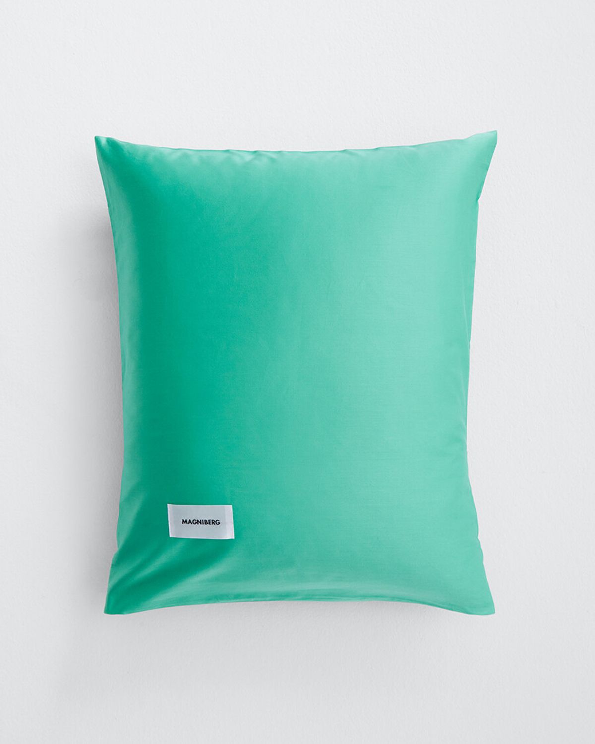 Pure Sateen Pillow Cover 63x60 cm fra Magniberg (Fresh Green)