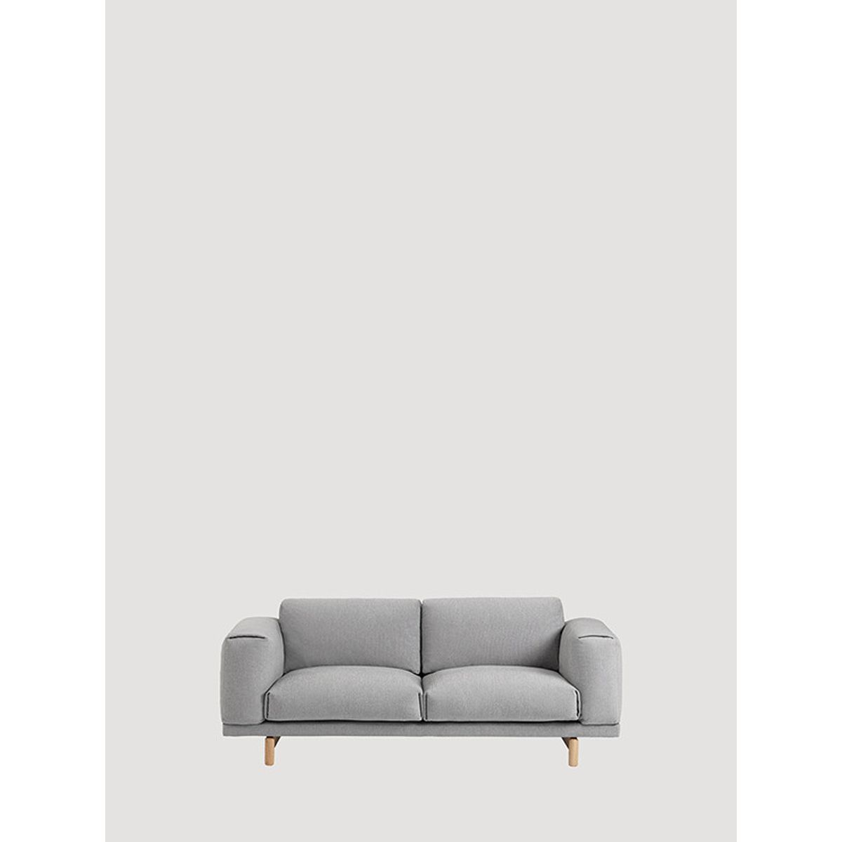 Rest 2 pers. sofa fra Muuto (Light grey / Vancouver 14, Eg)