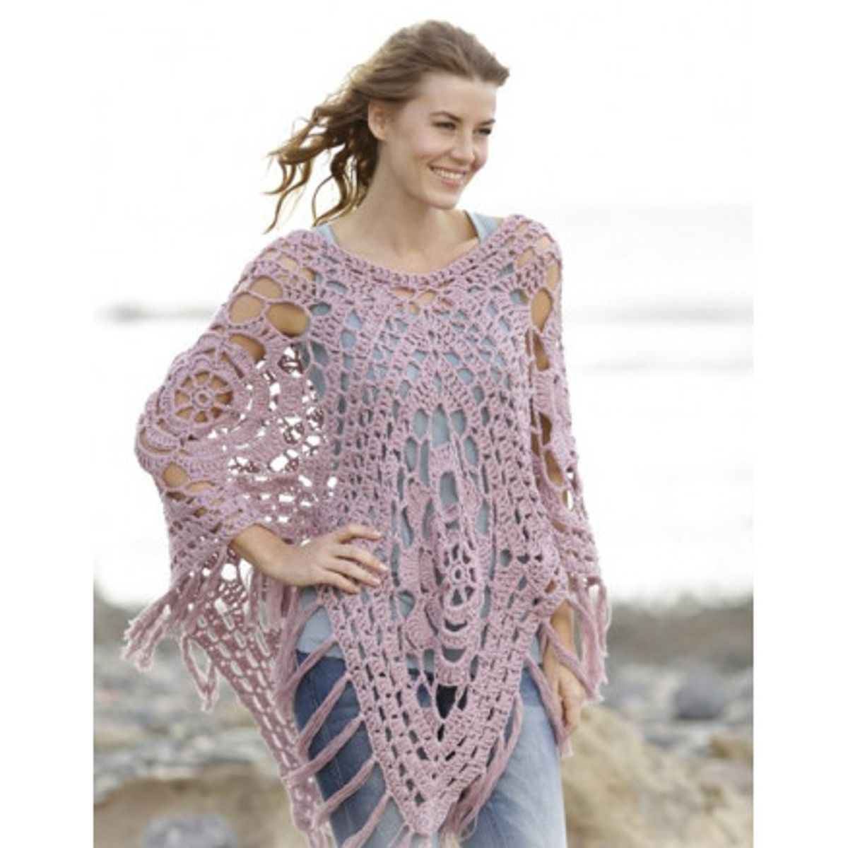 Rhapsody in Rose by DROPS Design - Poncho i bedstemorruder Hæklekit - Onesize