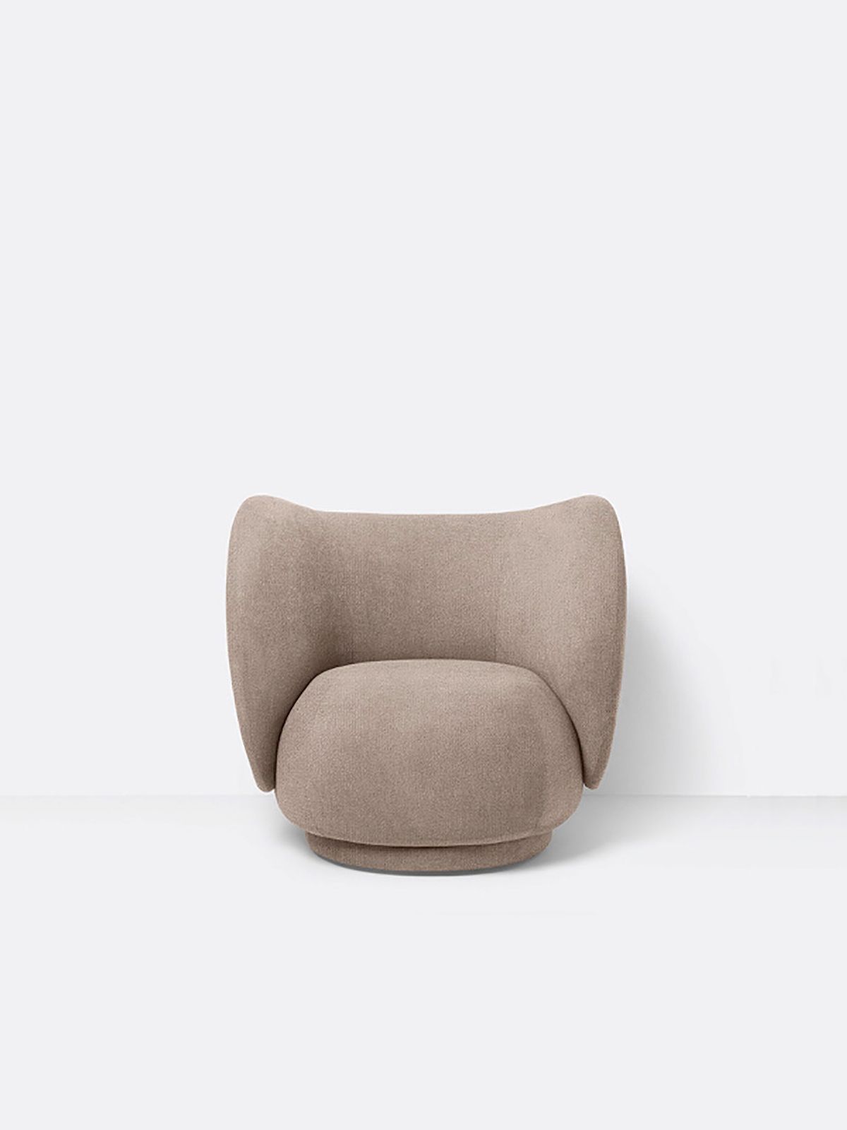 Rico Lounge Chair, bouclé i sand fra Ferm Living