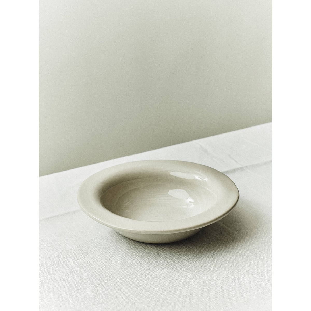 S.R. Small Shallow Bowl fra Louise Roe