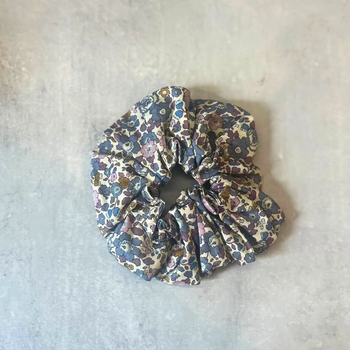 Scrunchie Liberty // Scrunchie i smukke liberty farver - Blue flower