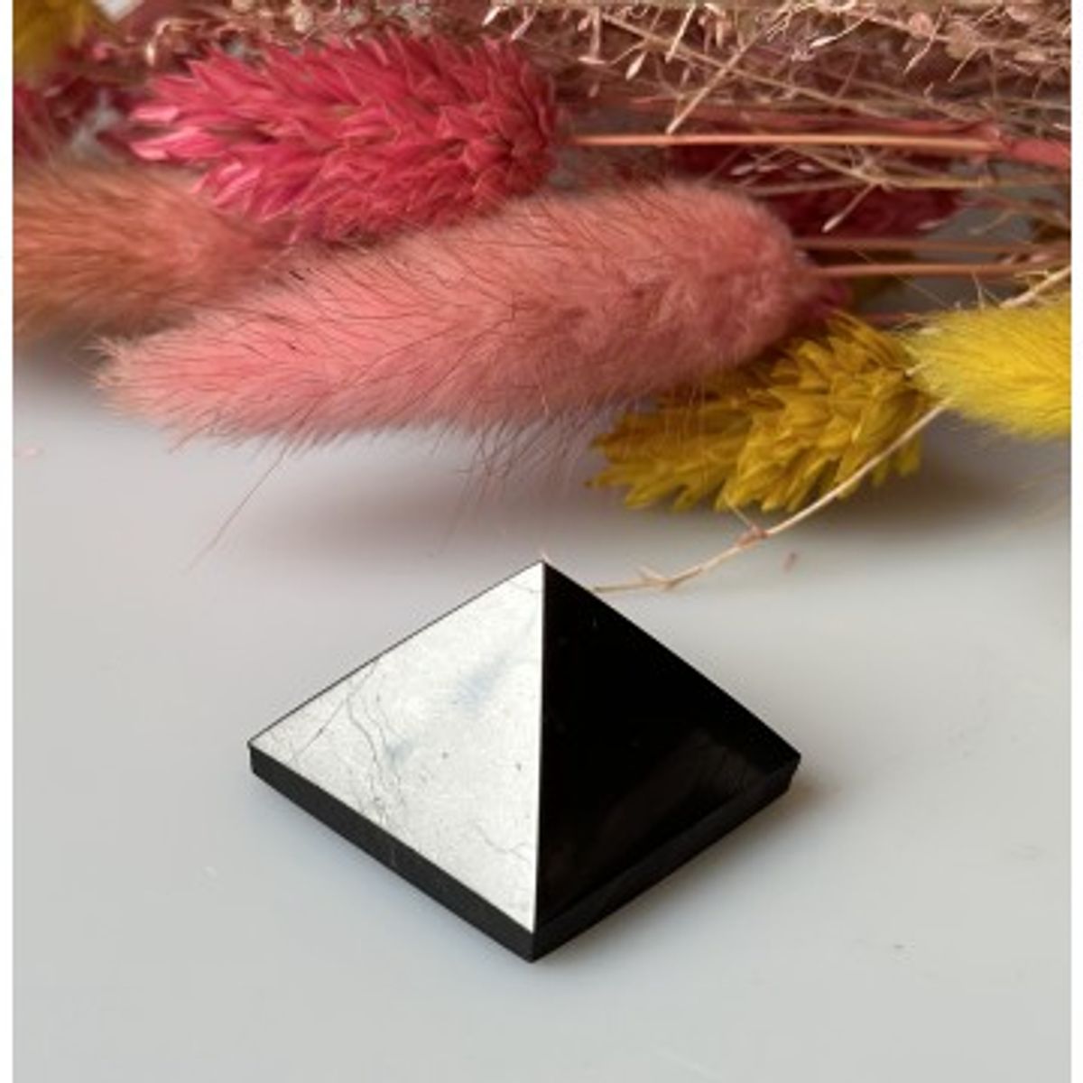 Shungit pyramide 2,5 cm - Shungite - GodKarmaShop