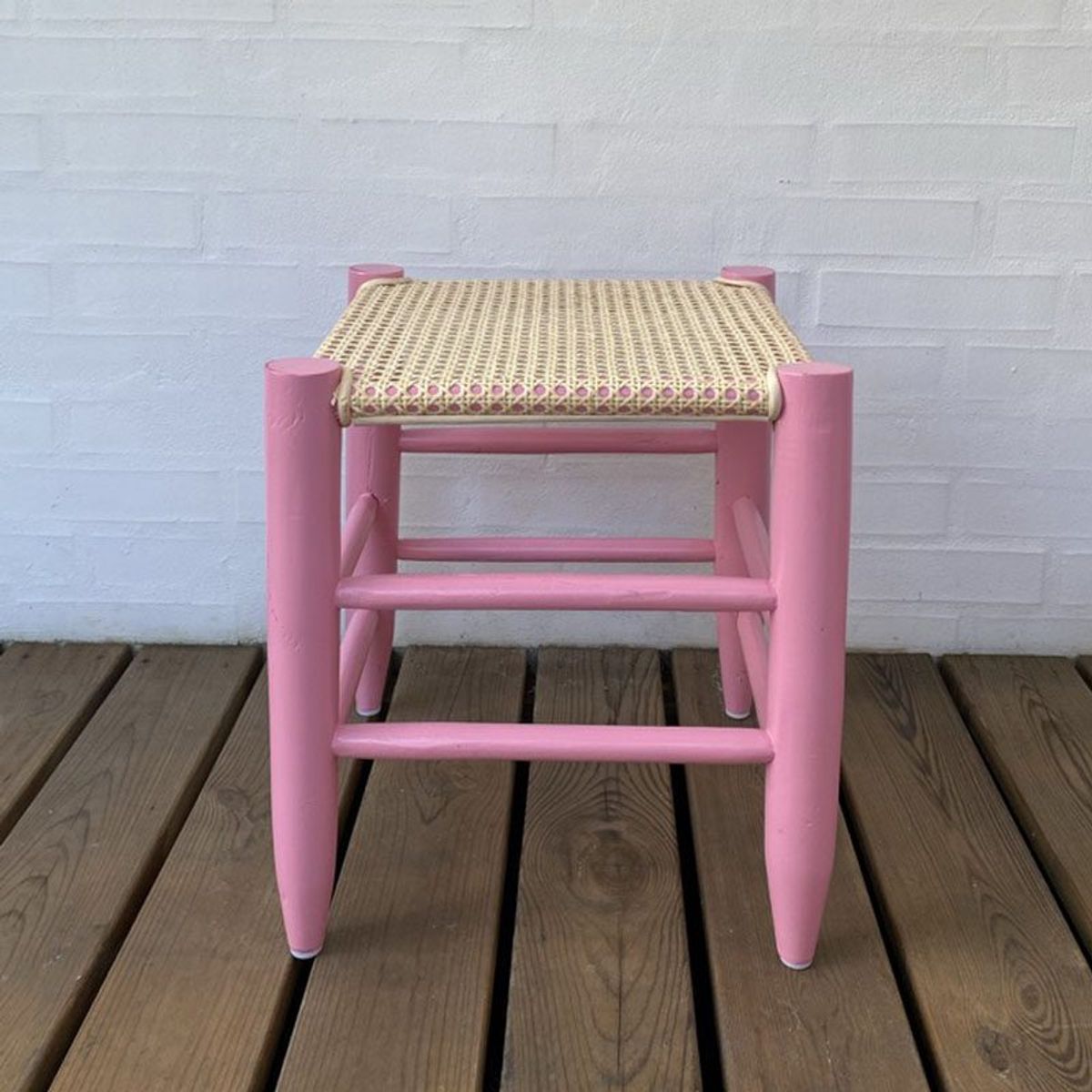 Skammel i Cannage Rattan - pink