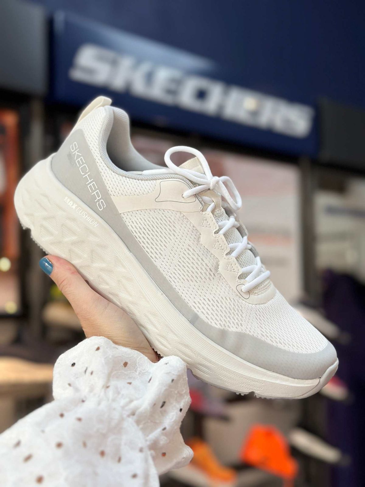 Skechers Max Cushioning Delta-White 42