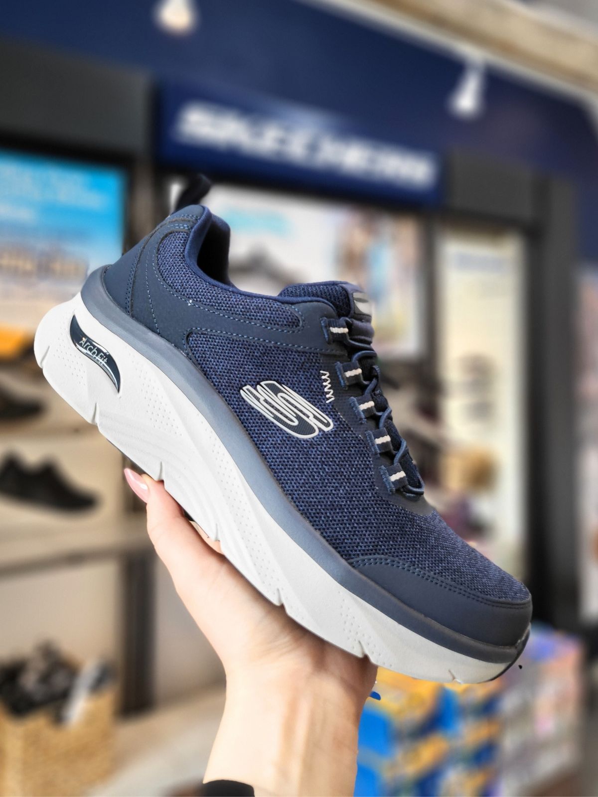 SKECHERS - Relaxed Fit: Arch Fit D'Lux - Greeley - Navy 42