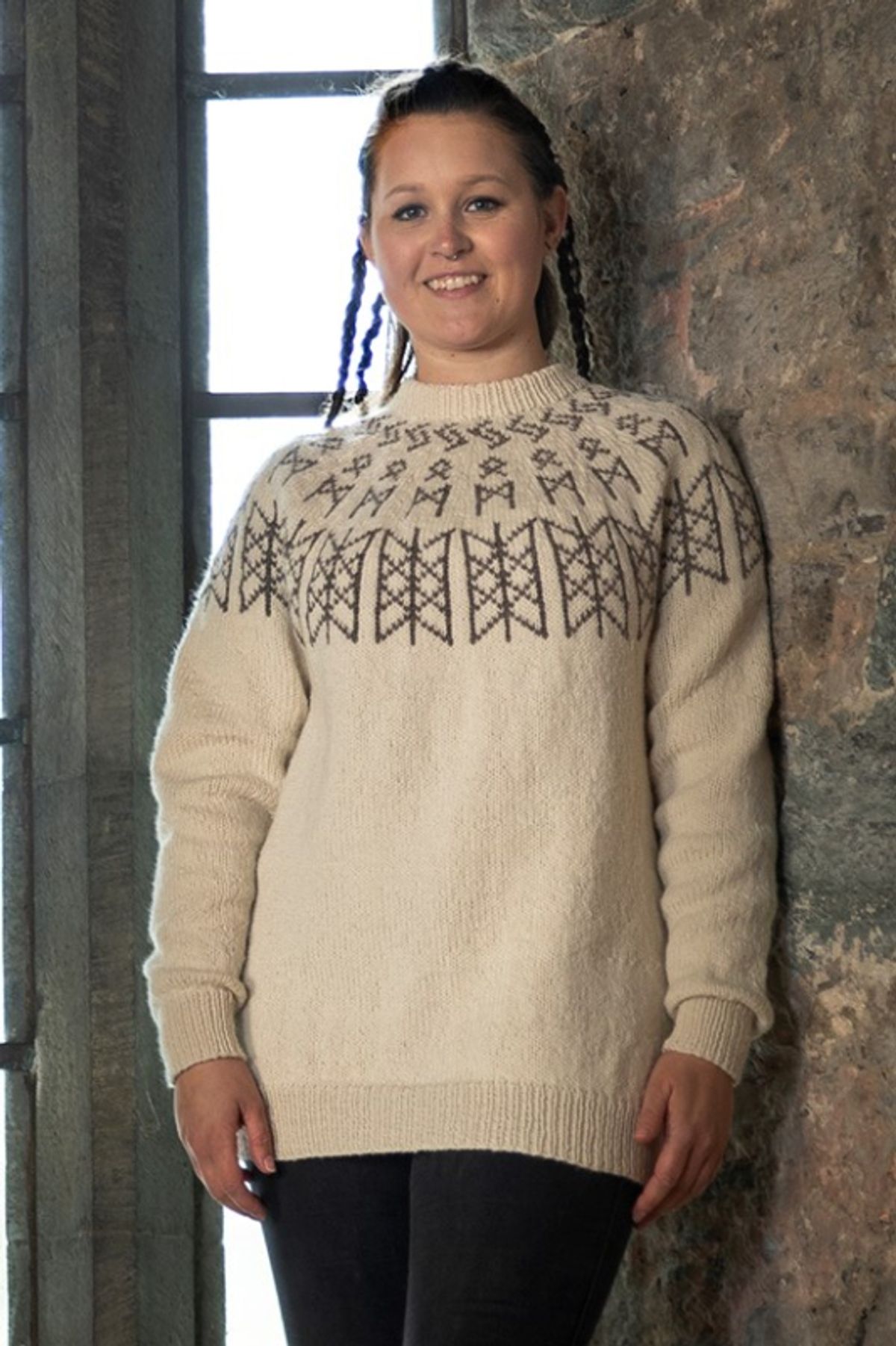 "Skulds Nett" Genser, "Model Verdande" - Viking Design 2127-3B Kit - XS-XXXL - Viking Eco Highland Wool, fra Viking