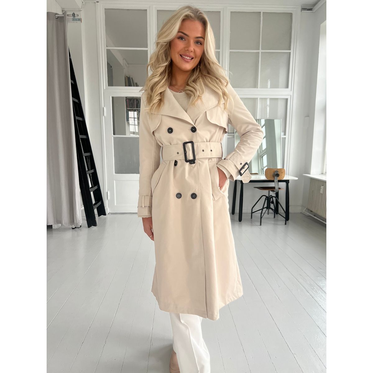 Softy beige waterproof trenchcoat