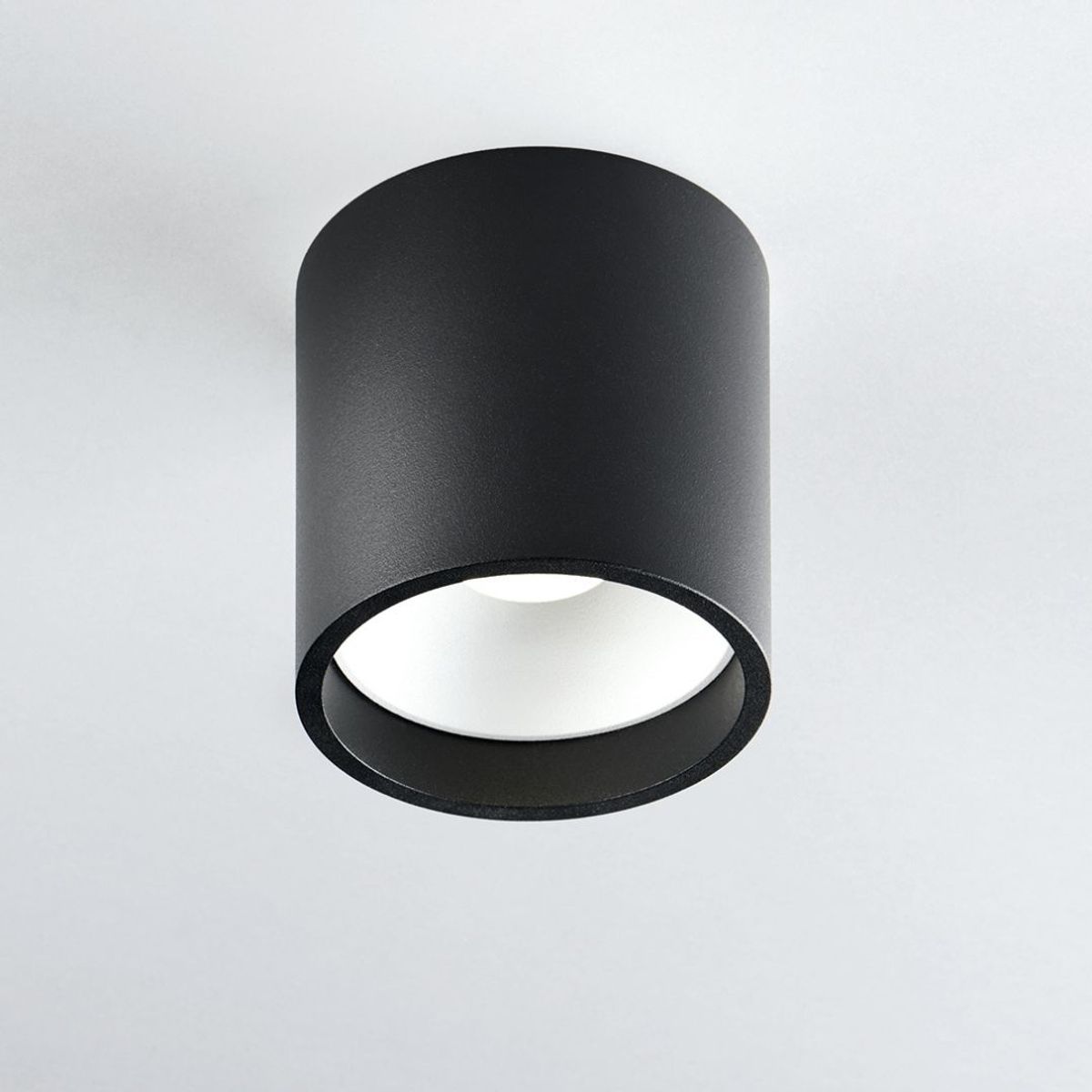 Solo Round Loftlampe Sort 3000K - LIGHT-POINT