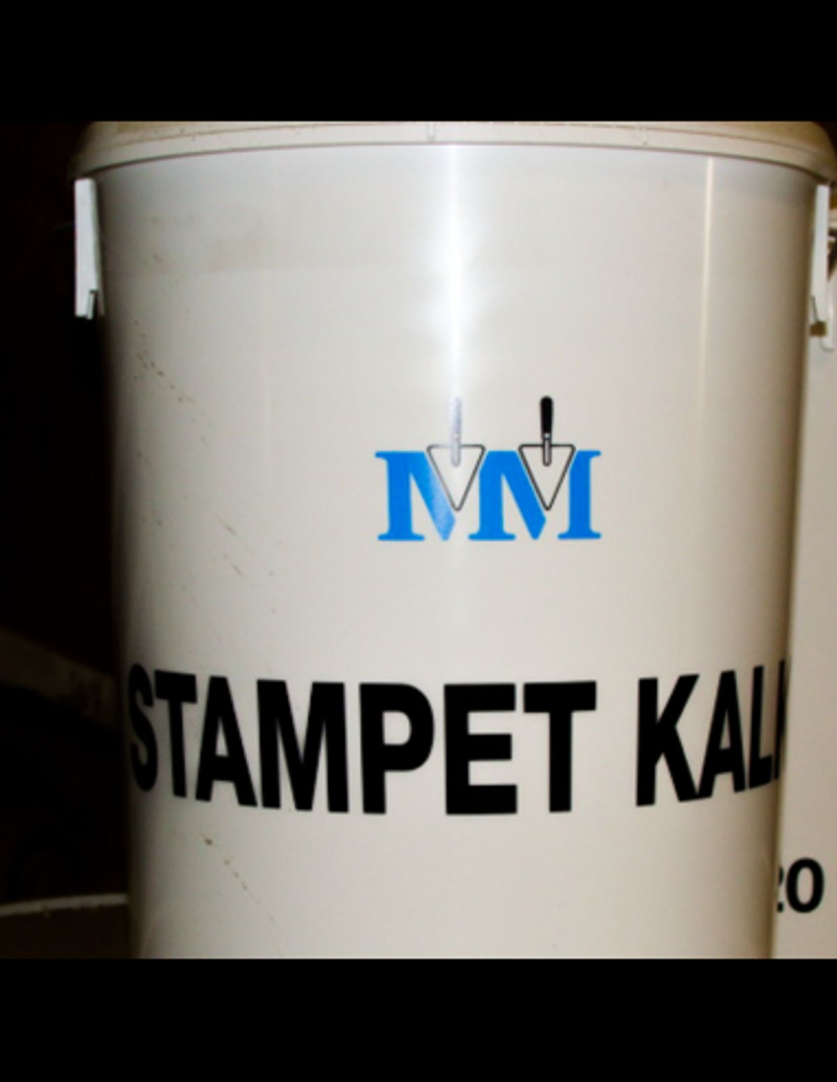 Stampet kalk m.m - 19 liter i spand