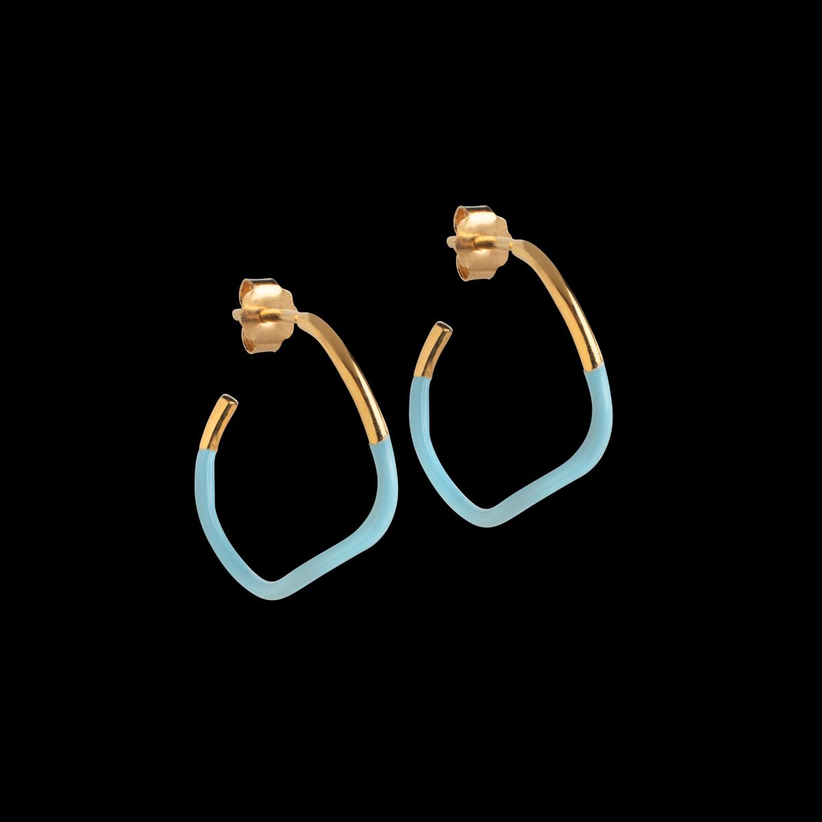 Sway Hoops Icy Blue Forgyldt Sølv Øreringe fra Enamel med Emalje