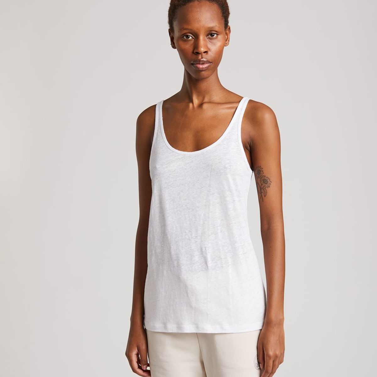 Synne S'less Linen Top white - M