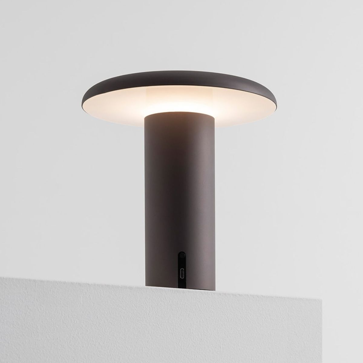 Takku Bordlampe Anodiseret Grå - Artemide