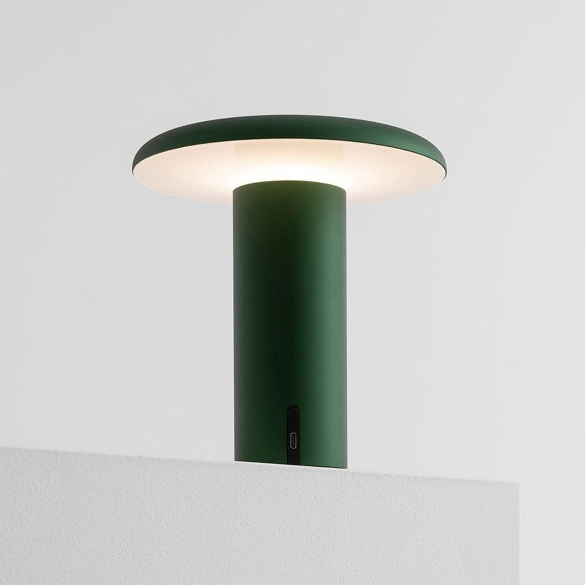 Takku Bordlampe Anodiseret Grøn - Artemide